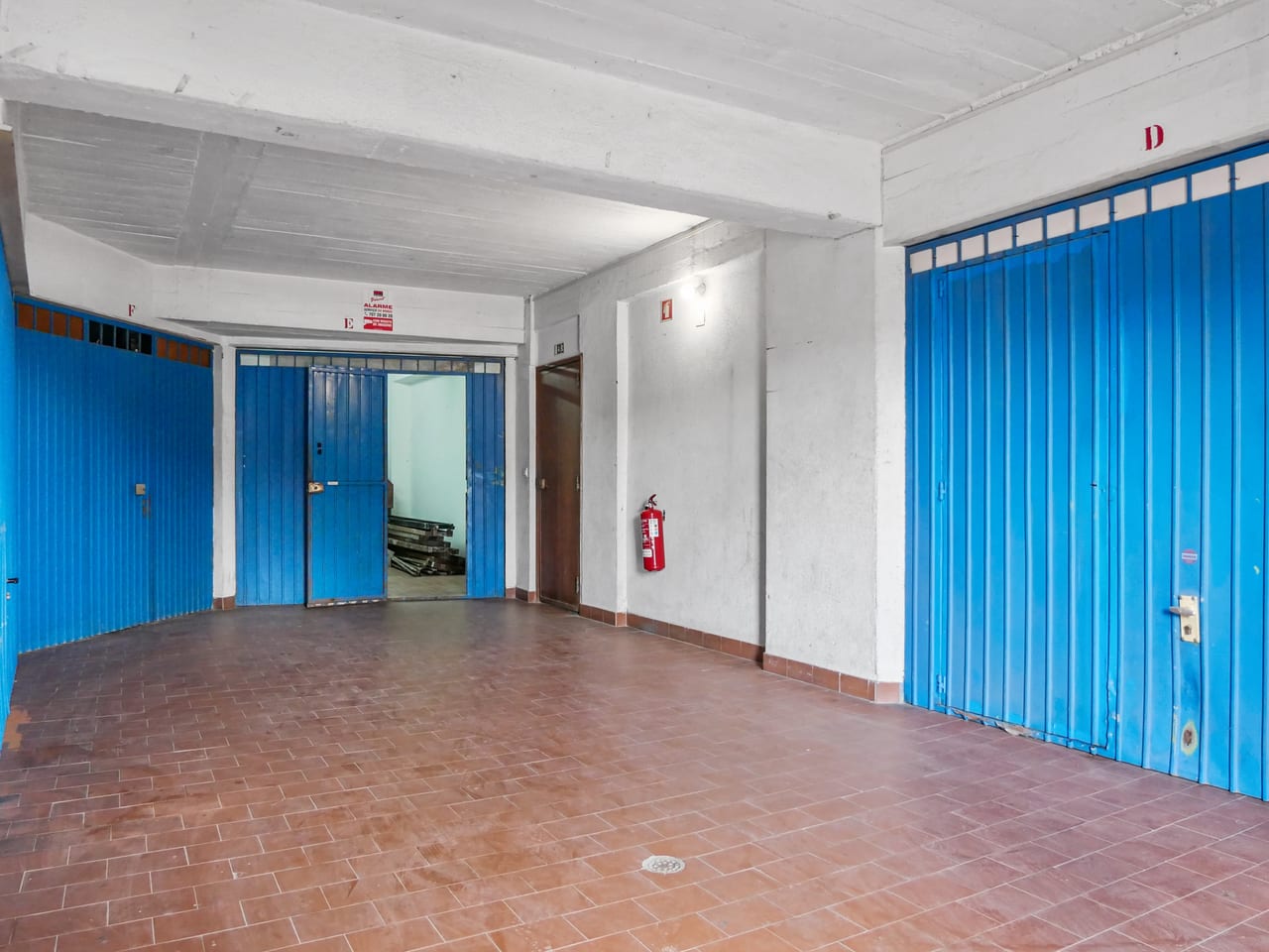 Interior de acesso a garagem